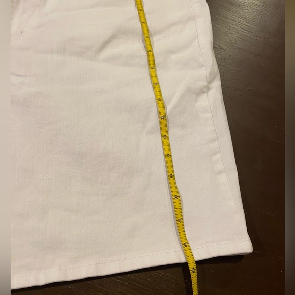 WOMEN’S Gloria Vanderbilt White Button Up Slimming Shorts Size 18 - Picture 6 of 7